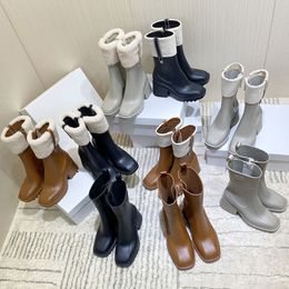 Neueste Designer-Damenbetty-Gummi-Regenstiefel mit Blockabsatz, schlanke quadratische Zehenpartie, PVC-Lederstiefel-Stil, Damenschuhe, Größe 35–40