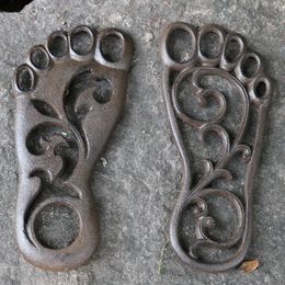 2 Pairs/ 4 Pieces Foot Shape Cast Iron Door Mat Home Metal Welcome Stepping Doormat Outdoor Inside Plaque Right Left Garden Patio Courtyard Lawn Decor Antique Brown