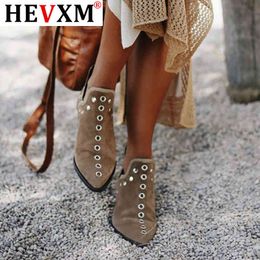Women Ankle Boots Fashion Retro Rivet Boots Woman Autumn Winter Pointed Toe Shoes Female Low Heel Footwear Plus Size 35-43 K78