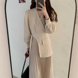 Women French Retro Pleated Dress V-Neck Solid Office Lady Long Gentle Elegant Chic Female Fashion Clothe 210525