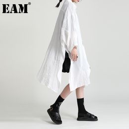 [EAM] Loose Fit White Irregular Big Size Long Thin Jacket Lapel Long Sleeve Women Coat Fashion Spring Summer 1DD8672 21512