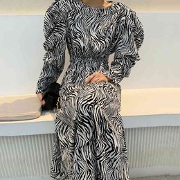 Spring Female Loose Casual Round Neck Zebra Striped Puff Sleeve Hollow Out Minimalist Long A-Line Dress 8Q533 210510