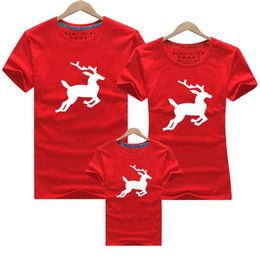 Look Deer Mommy and Me Clothes Christmas Matching Family Clothing Sets Mother Daughter Father Baby T-shirt 210417