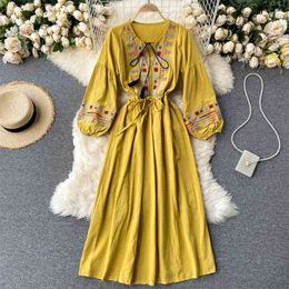 Women Autumn Retro Dress Folk Style Embroidery Tassels Tie O-Neck Slim Puff Sleeve Travel Vacation female GX1045 210507
