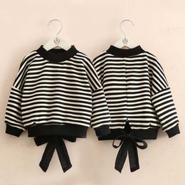 Autumn Spring 3 4 6 8 10 12 Years Children O-Neck Knitted Pullover Cotton White Black Striped Sweater For Kids Baby Girls 210529