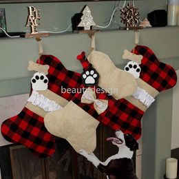 2022 ornamenti cane Calze di Natale Plaid Decorazione di Natale Decorazione regalo Sacchetti per Pet Dog Cat Paw Stocking Borse regalo Pagata albero Parete Appeso Ornamento EE