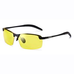 Occhiali da sole polarizzati alla moda da uomo Classic Designer Night Vision Driving Shades UV400 Day Night Occhiali da sole per uomo