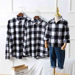 Plaid Christmas Family Matching Blouses Spring Daddy Mommy and Me Clothes Mother Daughter Father Son Long Sleeve Cotton Shirts 210724