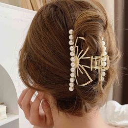 Hair Jewellery Accessories the Exquisite Pearl Pin Geometric Grip Clip Is Fashionable and Simple. Back of Head Has a Large Amount . Shark