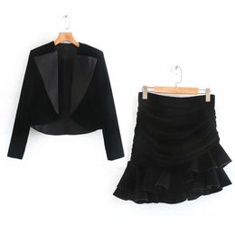 Women Autumn Velvet Suits 2-piece sets Vintage Black Blazers and Pleated Mini Skirts Female Fashion Two-pieces Sets Clothing 210513