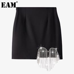 [EAM] Black Asymmetrical Pleated High Waist Mini Half-body Skirt Women Fashion Spring Summer 1DD8519 210512