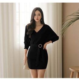 dress winter women's Korean version of the V-neck waist bag hip knit bottoming 210416