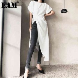 [EAM] Women White Asymmetrical Pleated Stitch Long T-shirt Round Neck Long Sleeve Fashion Spring Summer 1T482 210512