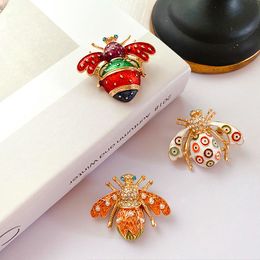 Baroque Style Brooch Vintage Retro Insect Bee Shape Drip Glaze Enamel Pearl Brooch Jewelry Badge New Christmas Accessories