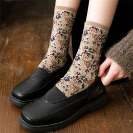 Harajuku Retro Vintage Women Socks Floral Print Korean Japanese Style Kawaii Cute Socks Spring Fashion Winter Cotton Long Socks 211221