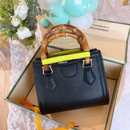 Designers Bags Lady Bamboo Handbag Color Matching Paty Buckles Large Capacity Lady Shopping Bag Vintage Style Fashion Crossbody Bags