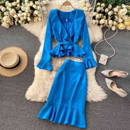 Fashionable V-neck Short Blouse with Wooden Ears Lace Female + High Waist Bag Hip Slim Fishtail Skirt Feminine Suit UK332 210507