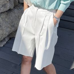 Women White Casual All Match Pleated Wide Leg Half Shorts High Waist Loose Fit Fashion Spring Summer 2F0580 210510
