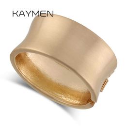 Kaymen Round Metal Brushed Goledn Fashion Bangle for Girl, New Arrival Open Bangle Wedding Party Prom Gift Jewellery Q0717