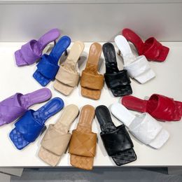 2021 Sandálias de grife sapatos femininos de luxo flip flop Nappa sonho sandália dedo quadrado senhoras chinelos casuais salto alto com caixa