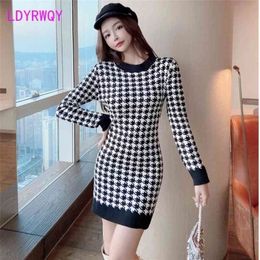 Women's spring products Korean temperament round neck lattice knit bag hip dress Sheath Office Lady 210416