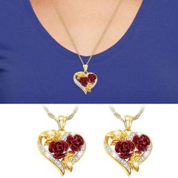 Love Rose Necklace Gold 3D Heart Shaped Pendant with Heart-Shaped Chain Necklace Rose Double