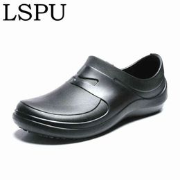 sandal hotel UK - Sandals High Quality EVA Chef Shoes Flat Breathable Cook Hotel Restaurant Kitchen Slippers Oil-proof Waterproof Working 220302