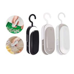 Party Favour Portable Mini Sealing Machine Kitchen Storage and Organisation Household Sealing Food Clip Heat Sealer for Kitchen Convenience