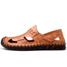 Moda Verão Mens Sandálias Preto Brown Leather Sandy Beach Sandal Men Sapatos Tamanho EUR 38-44 Código: 92-1766