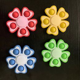 Flowers Shape Push Pop Bubble Toys TikTok Squeeze Finger Top Family Fidget Pioneer Decompression Toy Plastic Poppers Board Simple Stress Relief Game G63FE9E