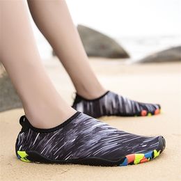 2021 new web celebrity beach shoes for men and women with thick soles can waterproof non-slip wading slippers Y0717