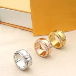Europe America Fashion Style Ring Men Lady Womens Gold/Silver-color Metal Engraved V Initials Flower Settings Diamond 18K Gold Plated Lovers Catch Rings Size US6-US9