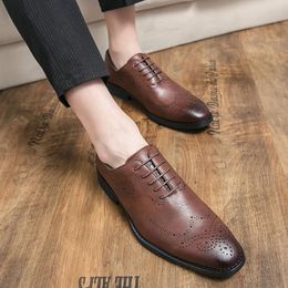 2021 Men dress Shoes lace up Casual Top Quality Oxfords Men brogue Leather Dress Shoes Business Formal wedding party Shoes men