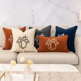 2022 Letter Luxury Square Cushion Designer Decorative Pillow Luxurys Designers Cushion Cotton Letter Decor Living Room Cushion 2201224D