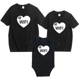 Fashion Mommy Me Look Mother and Daughter Clothes Love WIFI Cotton Family Matching T Shirt 210417