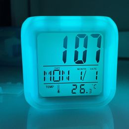 LEDカラフルな色の変更スクエアデジタルクロック学生子供ミュート眠そうなバンド温度発光電子目覚まし時計
