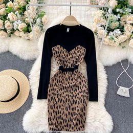 Autumn Winter Temperament Dress Fake Two Pieces of Contrast Stitching Round Neck Leopard Print Hip UK819 210507