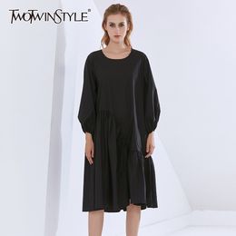 TWOTWINSTYLE Black Loose Dress For Women O Neck Long Sleeve Solid Casual Midi Dresses Female Fashion Clothing Autumn 210517