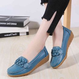 New Women Flats Genuine Leather Shoes Woman Soft Boat shoes for Women Flats shoes Ladies Loafers Non-Slip Sturdy Sole Big size C0410