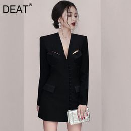 DEAT Women Black Hole Single Breasted Pockets High Waist Dress New V-Neck Long Sleeve Loose Fit Fashion Tide Summer 7E0041 210428