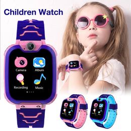 -Montre de téléphone Smartwatch pour enfants Prendre des photos Jeu d'étudiant Game Montre 1,54 pouce Capacitif Touch Color Screen Kid Smart Watch