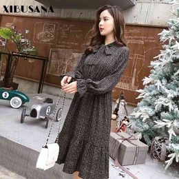 Vintage Plaid Dress Women Bow Tie Collar Long Sleeve Dresses Casual Vestidos Mujer flare sleeve mid calf dresses 210423