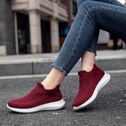 Populars Summer Lightweight Sneakers Shoes Designer Slip-on Sports Mesh Men Casual Walking Flying Woven Outdoor Trainer Men's Flats