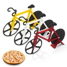 2022 new Bakeware Bicycle Shaped Pizza Cutter Dual Cutting Wheels Knife Bike Slicer with Stand Tool Kitchen Gadgets