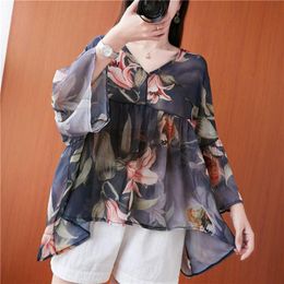 Johnature Autumn Korean Sweet Fashion Print V-neck Three Quarter Sleeve T-shirt Leisure Irregular All-match Women Tops 210521