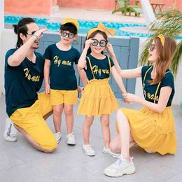 Summer Family Matching Outfits Mother Daughter Dresses Dad and Son T-shirt &Shorts Couple Set 210724