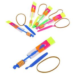 Outdoor Games LED Flyer Flyer Flying Rocket Amazing Arrow Helicopter Flying Umbrella Kids Toys Magic Shot Light-Up Parachute Gifts