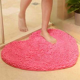 Love Heart Shape Bathroom Carpet,Solid Green Red Bath Mats Doormat,Tapete Para Quarto,Non-sllip Chenille Bedroom Rug Floor Mat 210622