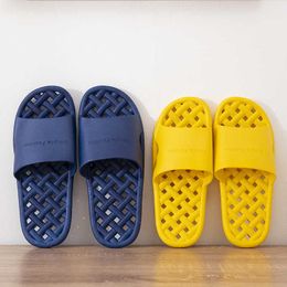 Bathroom Hollowed-out Women Slippers Couple Indoor Shoes EVA Flip Flops Summer Non-slip Quick-drying Home Bath Shower Slippers Y0731