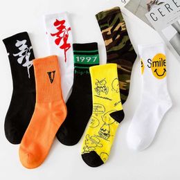 Creative High Quality Fashion Men Hip Hop Cotton Unisex Harajukumen's happy socks Funny Skate Socks X0710